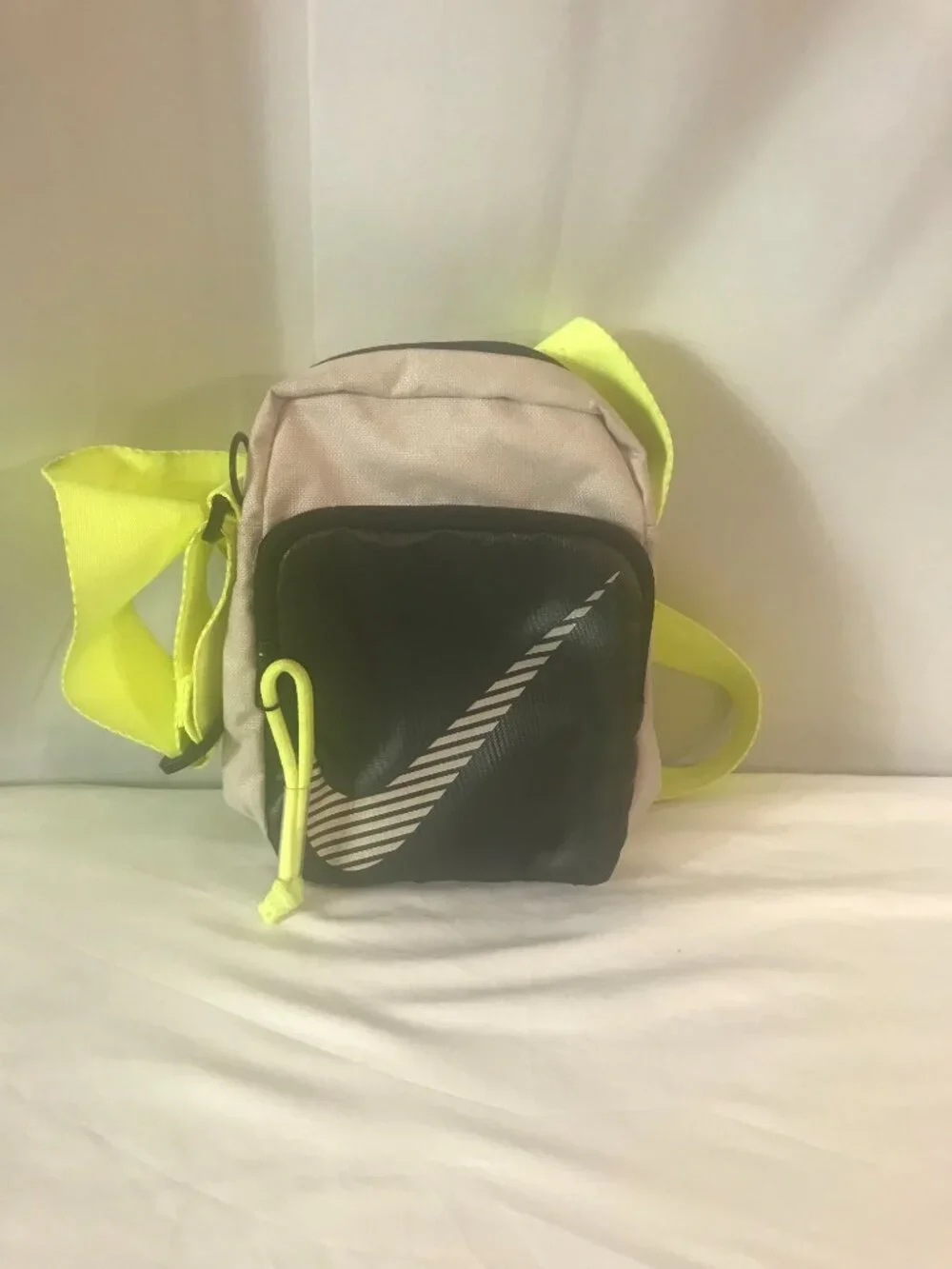 Nike Unisex Activewear Athletic Sport Cut Small Shoulder Cross Body Bag